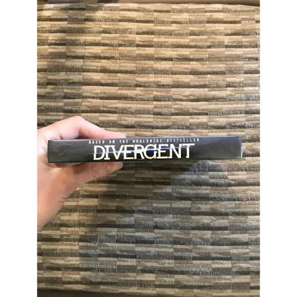 Divergent SteelBook Blu-ray & DVD, Includes Digital Copy - [Best Buy Edition] - Picture 3 of 6
